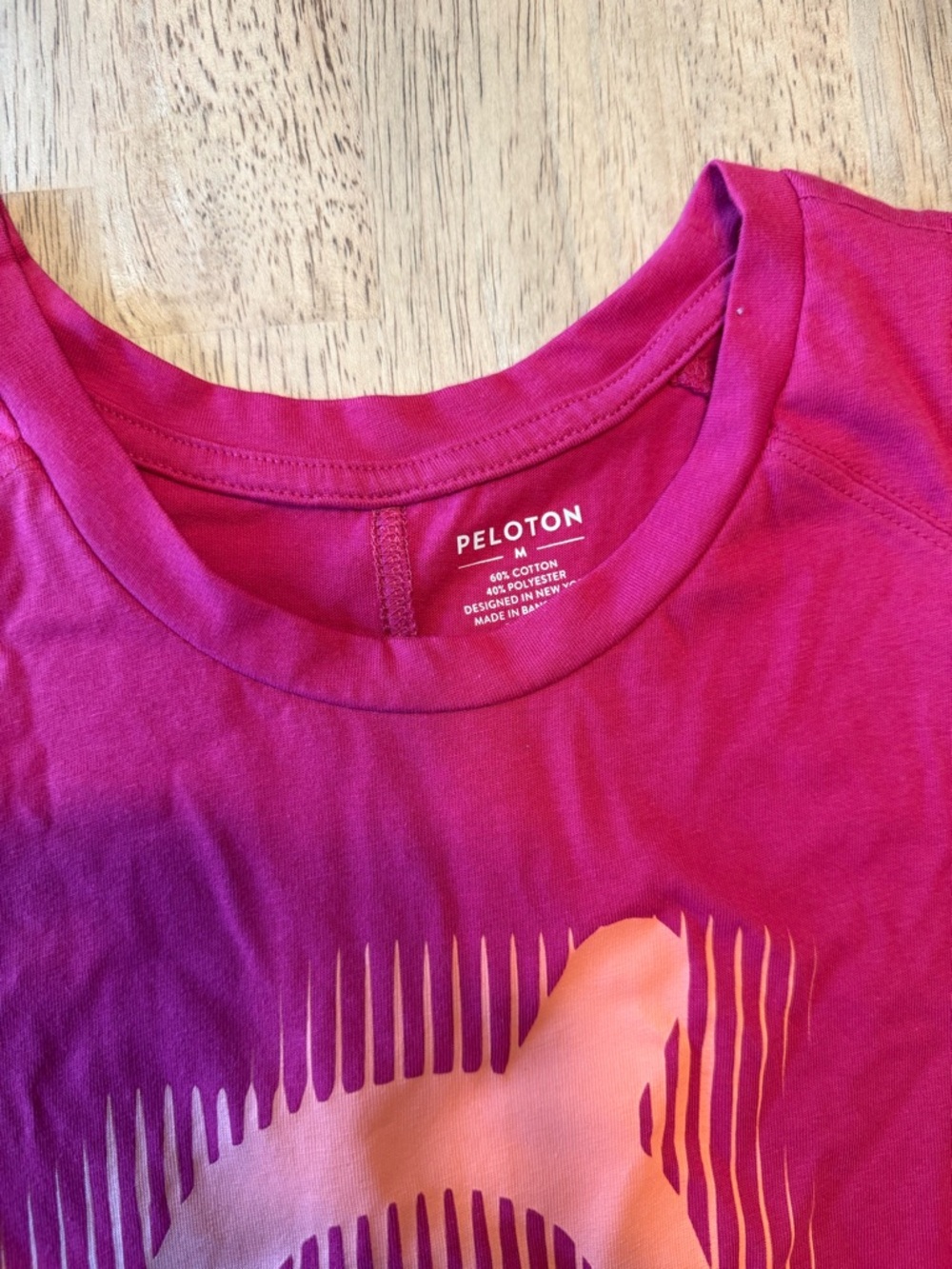 Peloton Women’s Raspberry Gradient Logo Muscle Tank - Picture 2 of 3